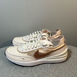 Nike Waffle One ESS Light Soft Pink Athletic Women’s Shoe Size 8 (FB1298 600)​​